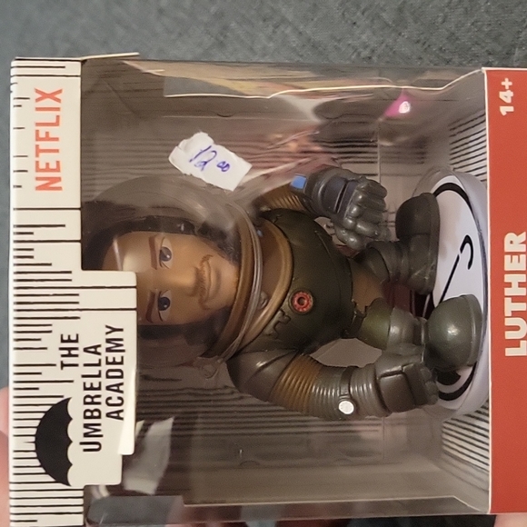 Netflix luther collectible figure the Umbrella academy toy new - Picture 2 of 6